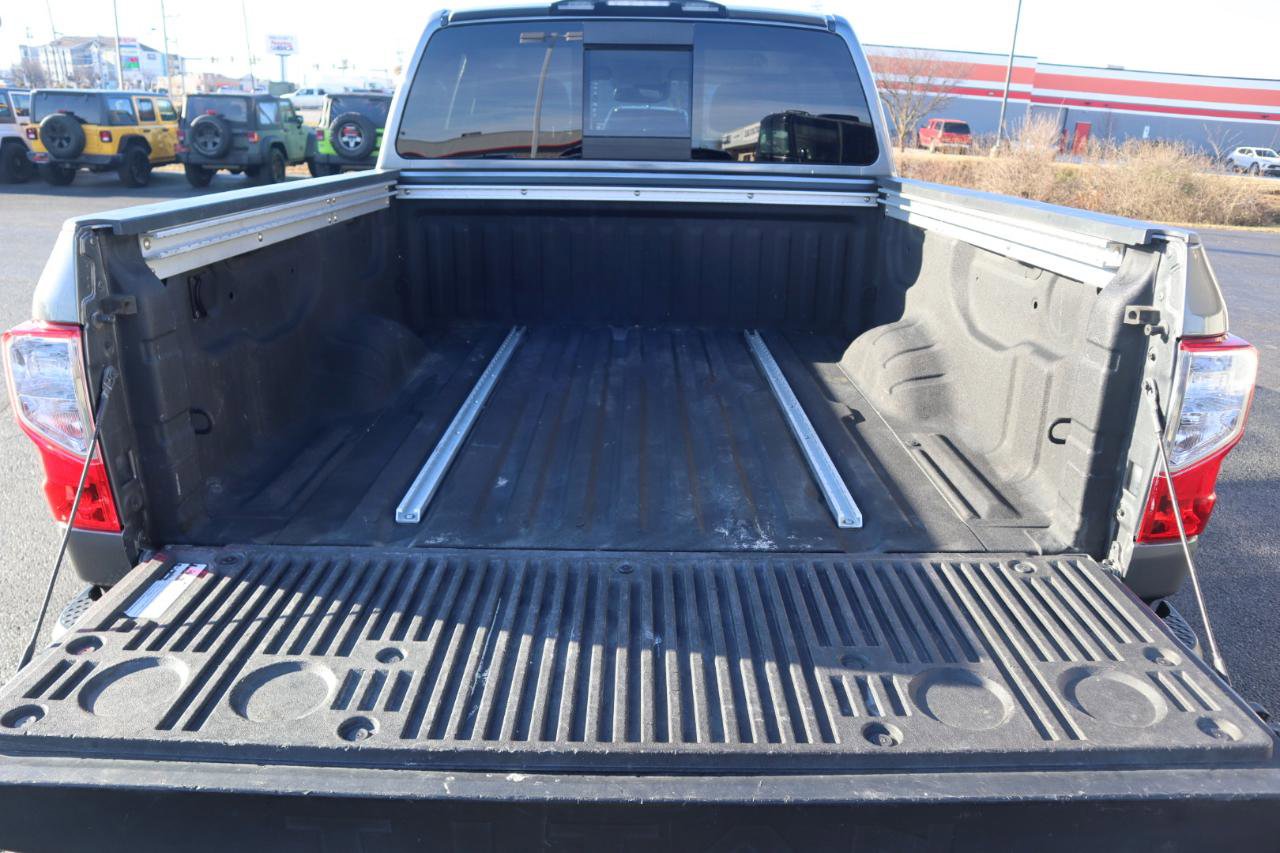 Used 2021 Nissan Titan SV w/ SV Convenience Package AWD/4WD image 32
