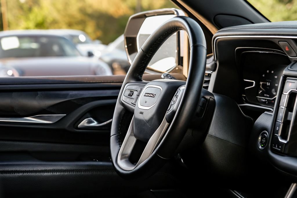 Used 2024 GMC Yukon XL Denali AWD/4WD image 13