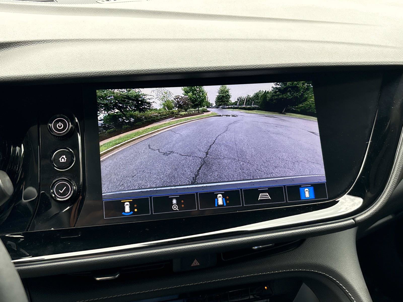 Used 2021 Buick Envision Avenir w/ Technology Package II AWD/4WD image 23