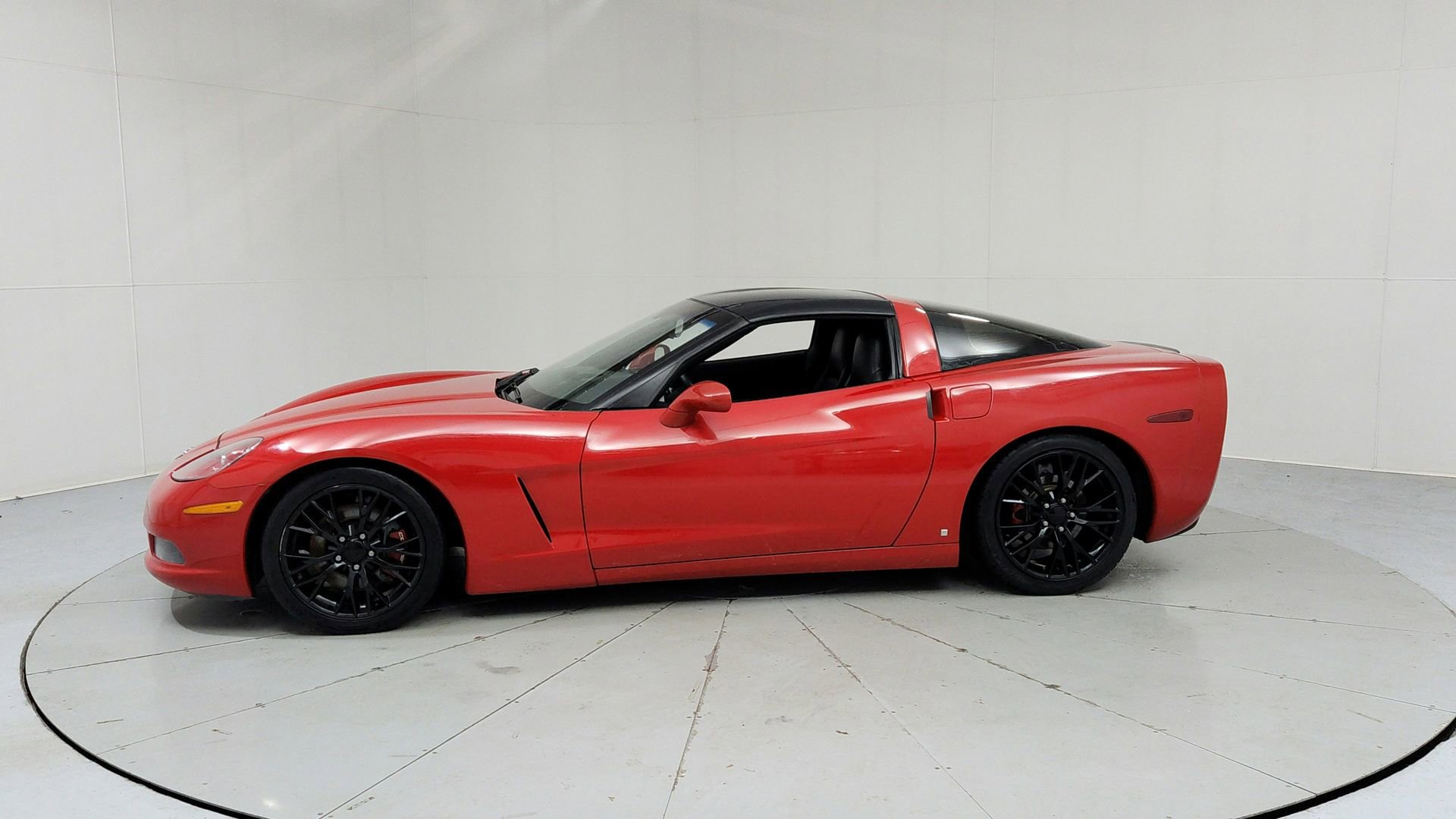 Used 2007 Chevrolet Corvette Coupe w/ Preferred Equipment Group image 2