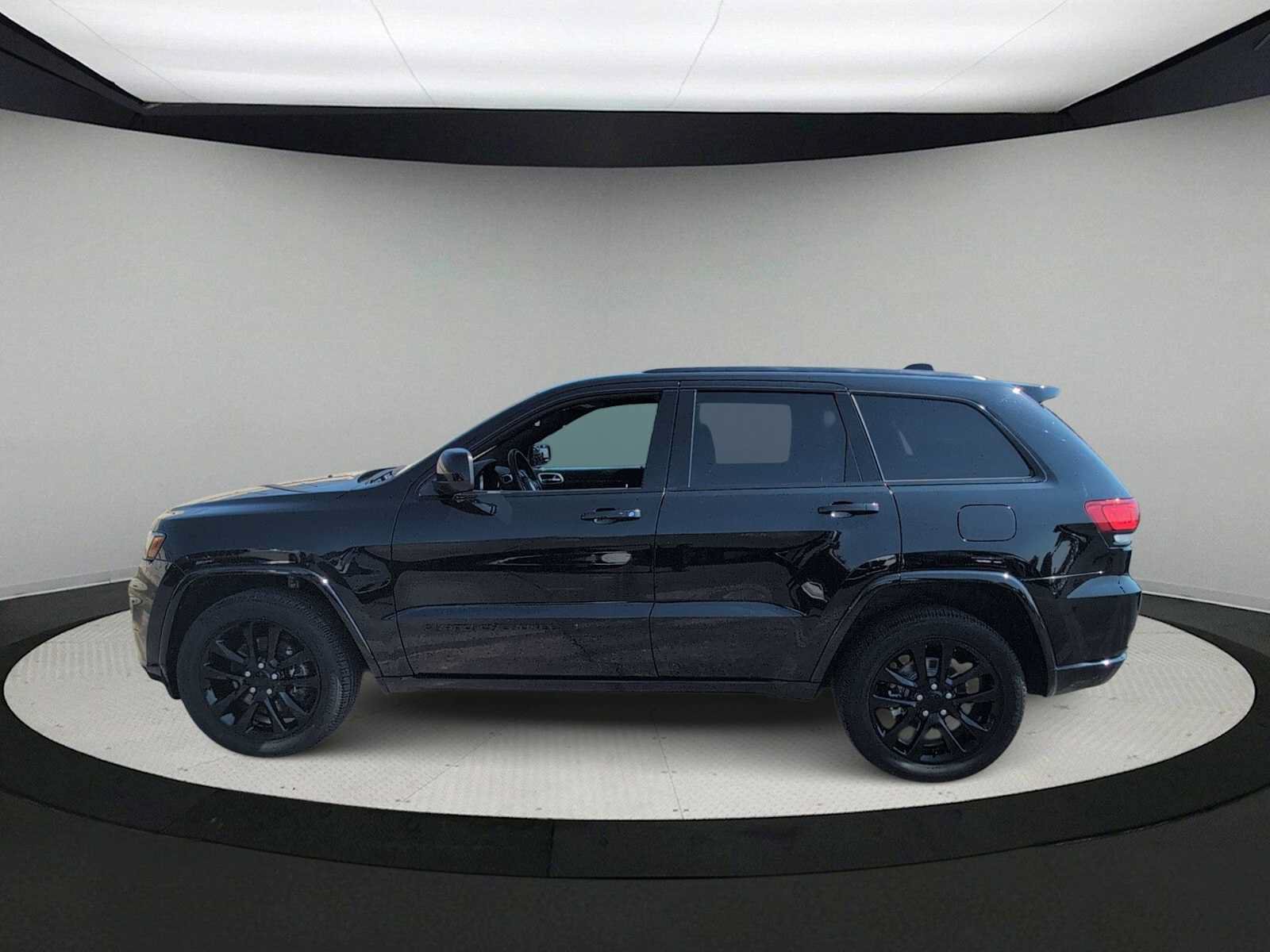 Used 2022 Jeep Grand Cherokee Laredo X AWD/4WD image 5