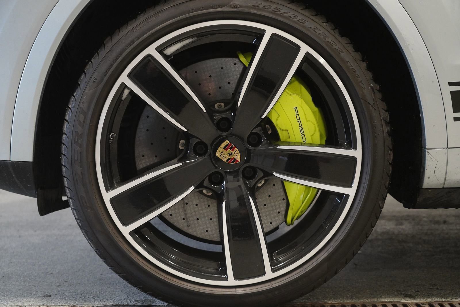 Used 2022 Porsche Cayenne Turbo S image 9