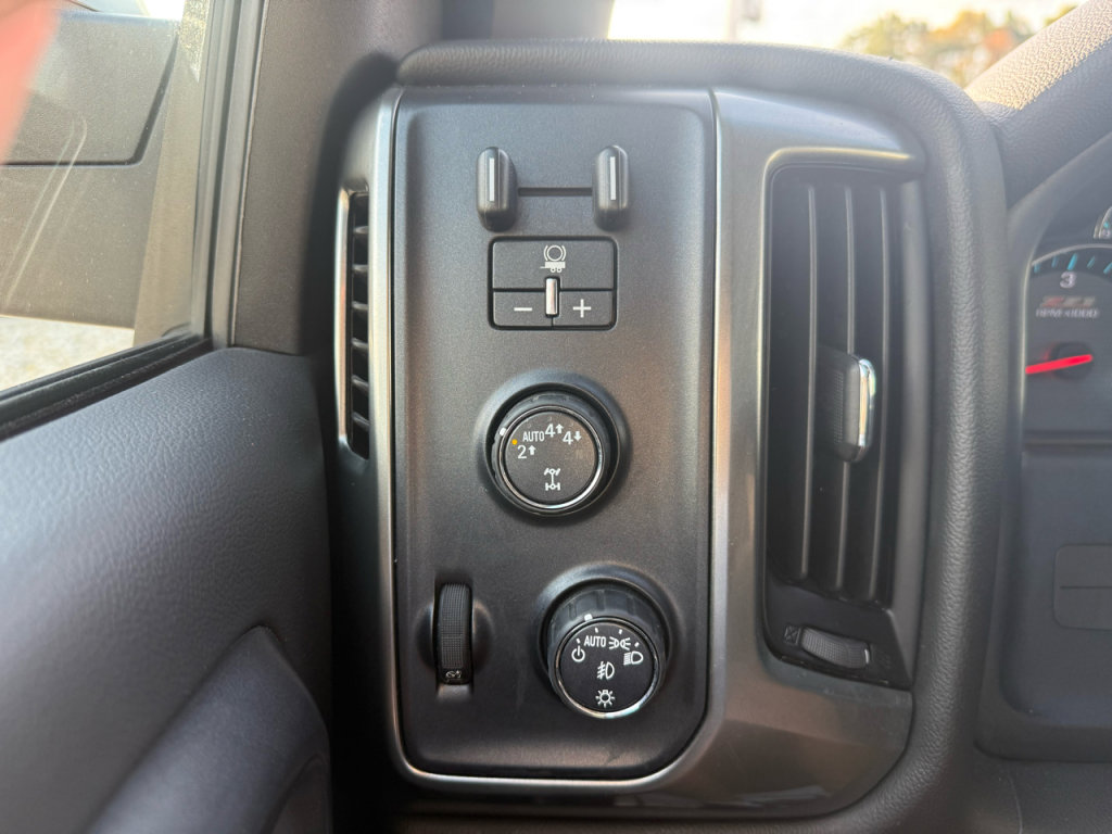Used 2019 Chevrolet Silverado 1500 LT w/ All Star Edition image 15