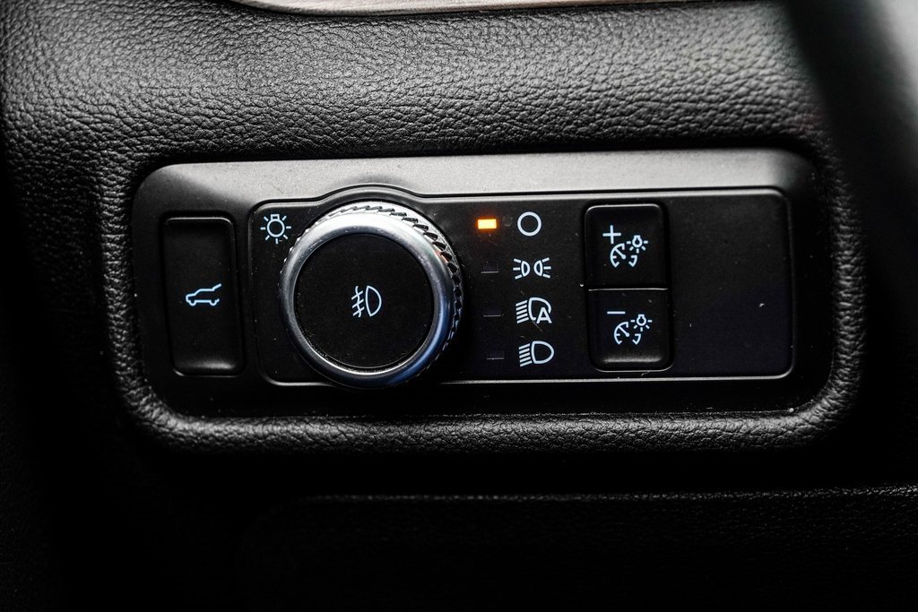 Used 2022 Ford Explorer Limited w/ Equipment Group 301A image 31