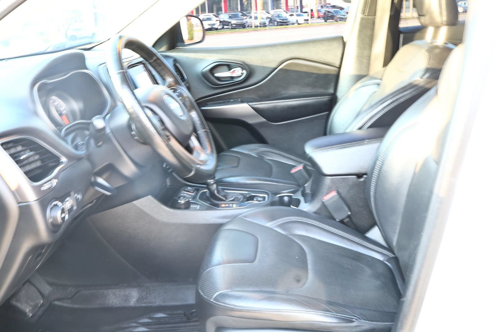 Used 2019 Jeep Cherokee Limited AWD/4WD image 11