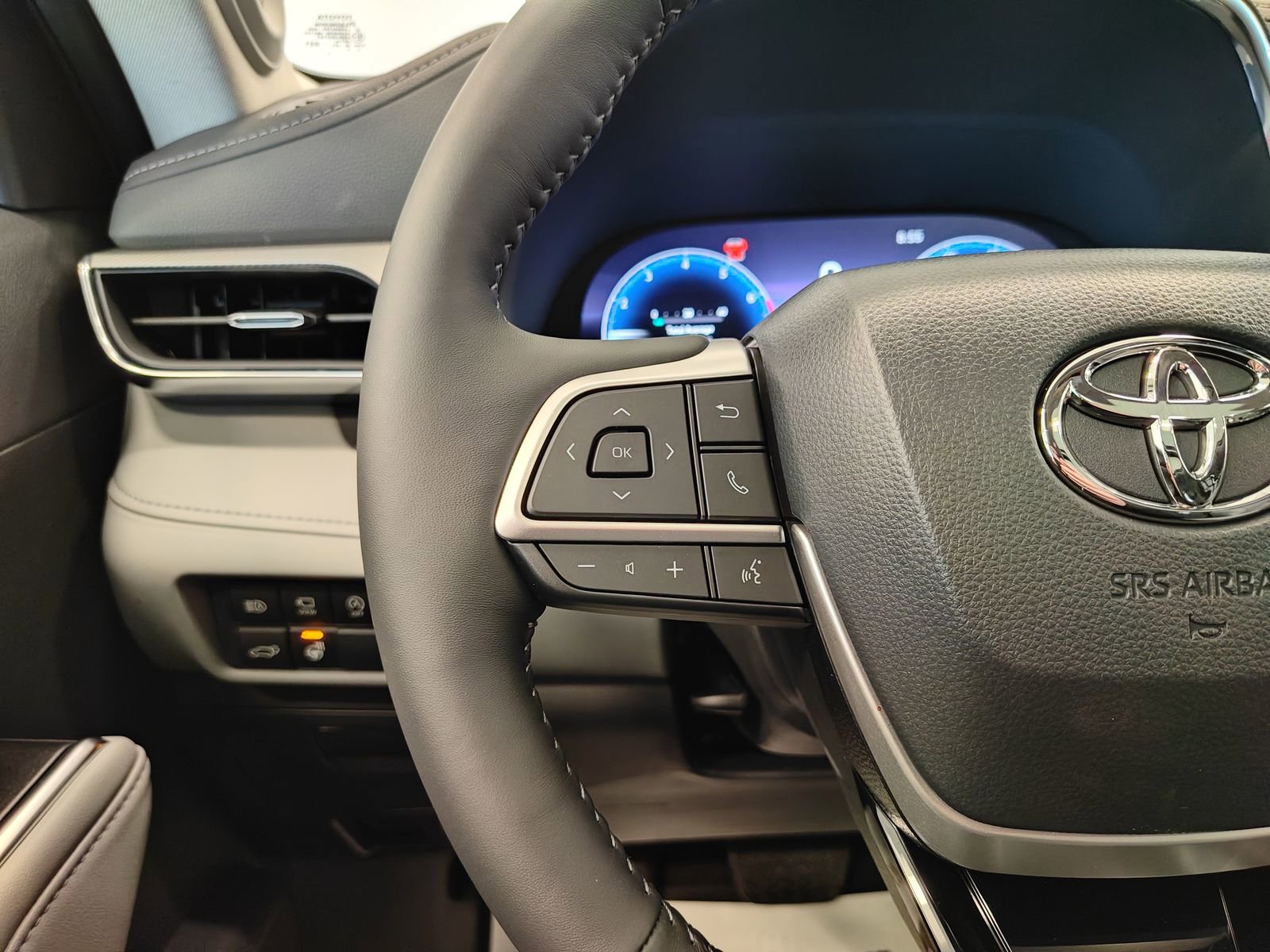 New 2026 Toyota Highlander Platinum image 25