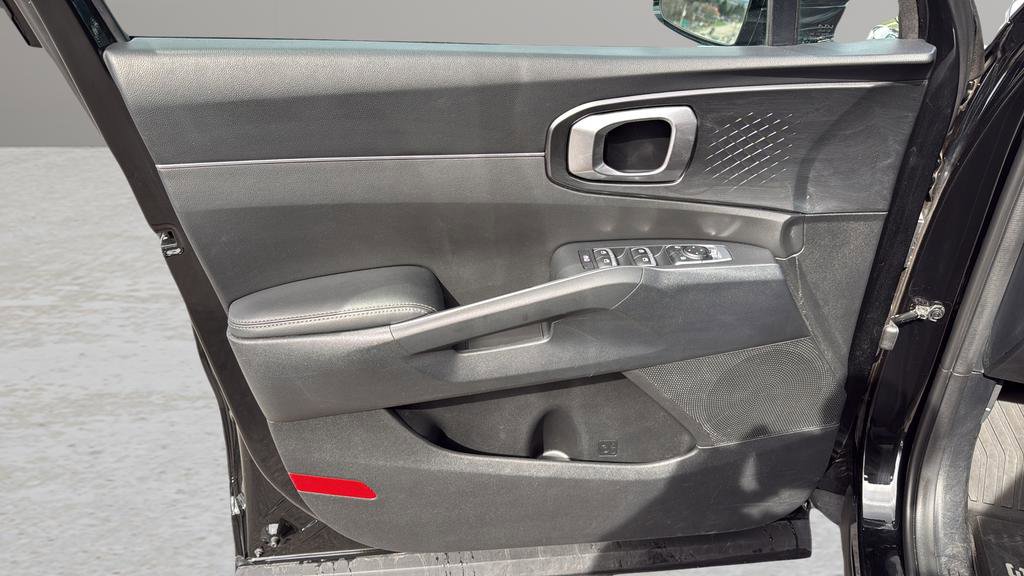 Used 2023 Kia Sorento EX w/ Panoramic Sunroof Package image 10