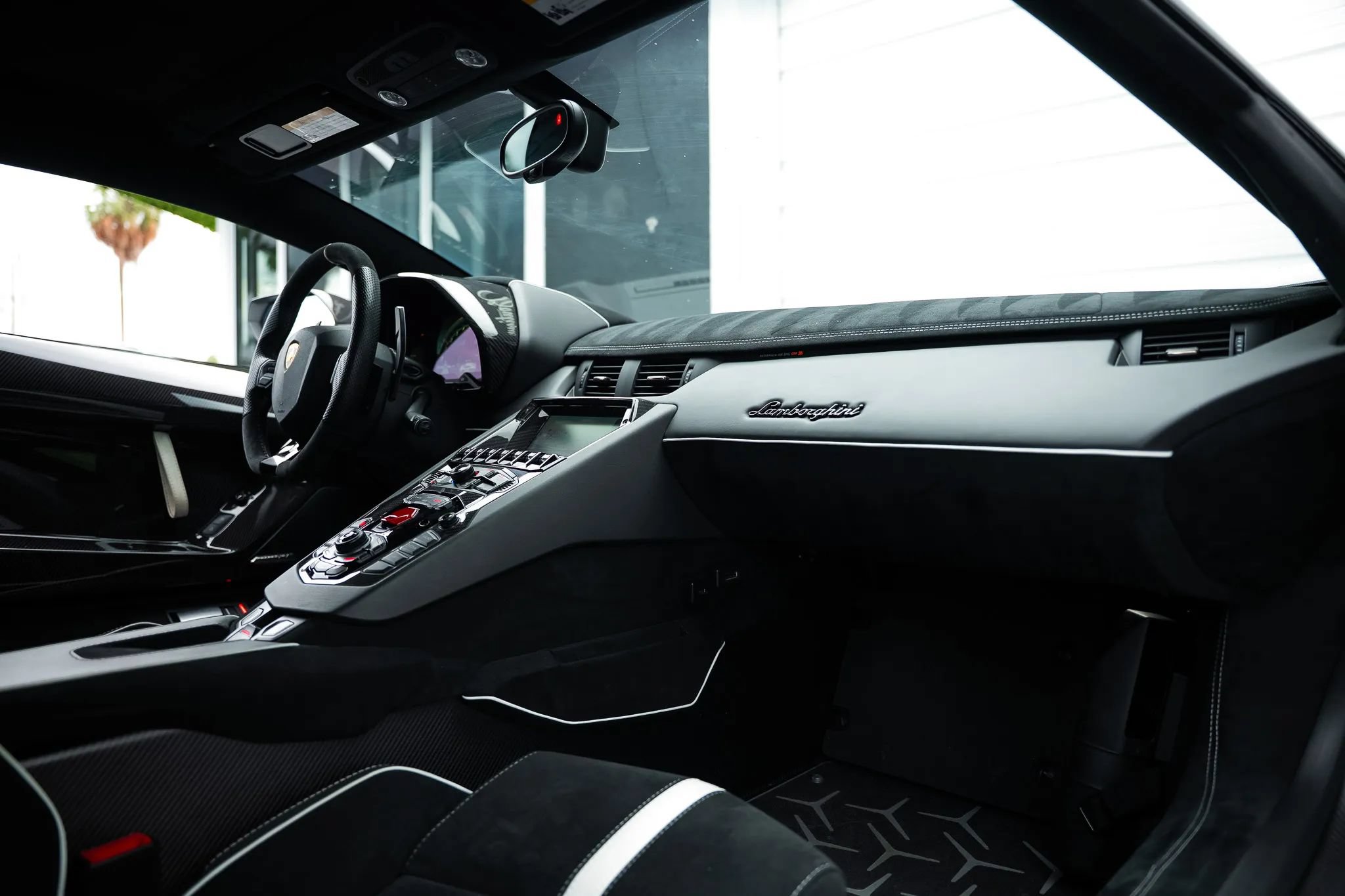 Used 2019 Lamborghini Aventador SVJ AWD/4WD image 17