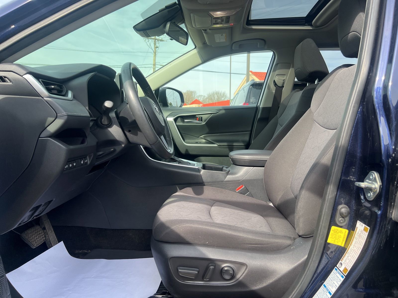 Used 2022 Toyota RAV4 XLE image 25