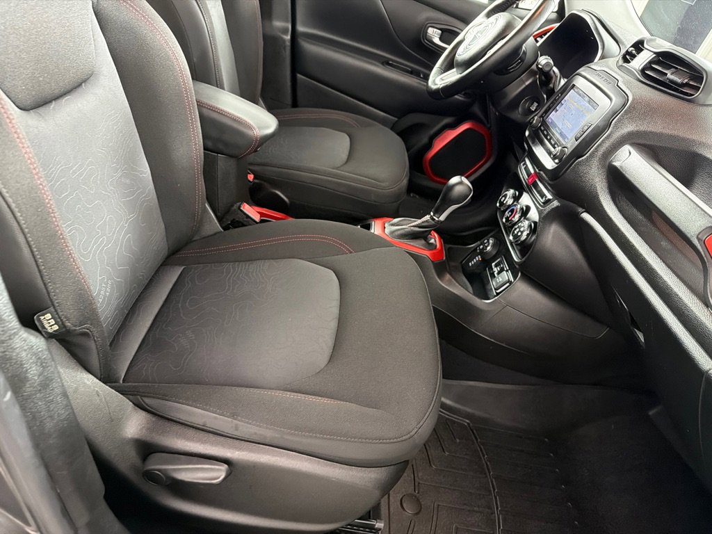 Used 2017 Jeep Renegade Trailhawk image 25