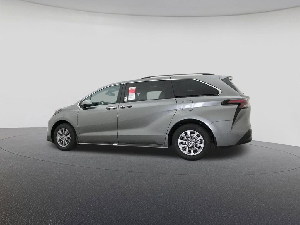 New 2026 Toyota Sienna XLE image 20