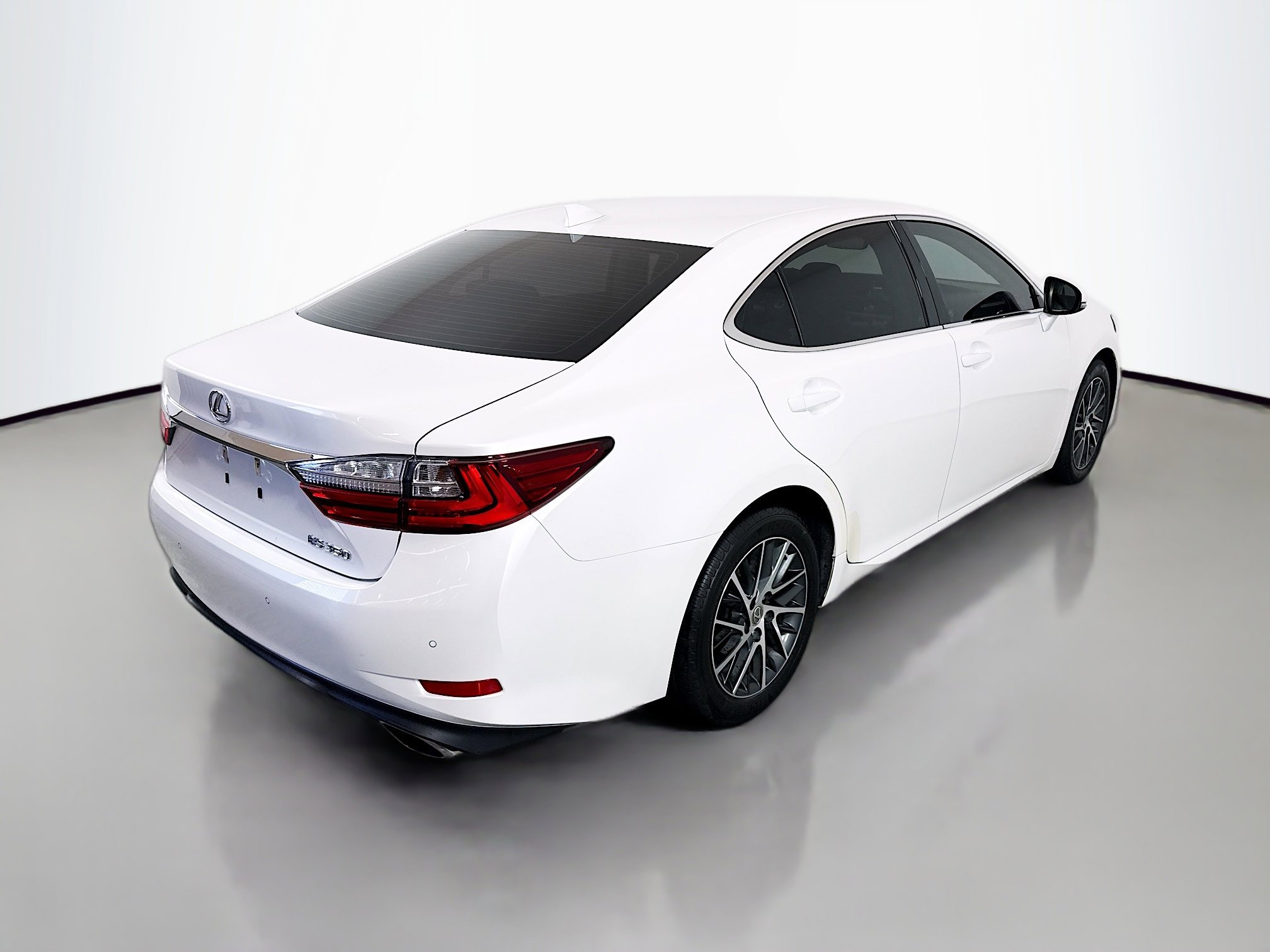 Used 2016 Lexus ES 350 w/ Premium Package w/Wood Trim image 7