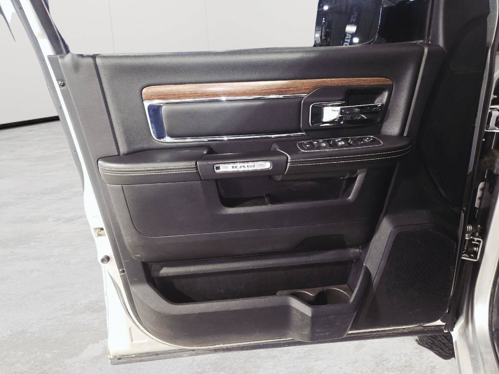 Used 2014 RAM 3500 Laramie AWD/4WD image 15