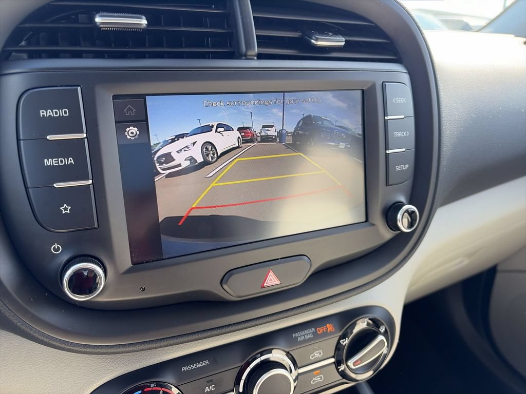 Used 2025 Kia Soul LX w/ LX Technology Package FWD image 17