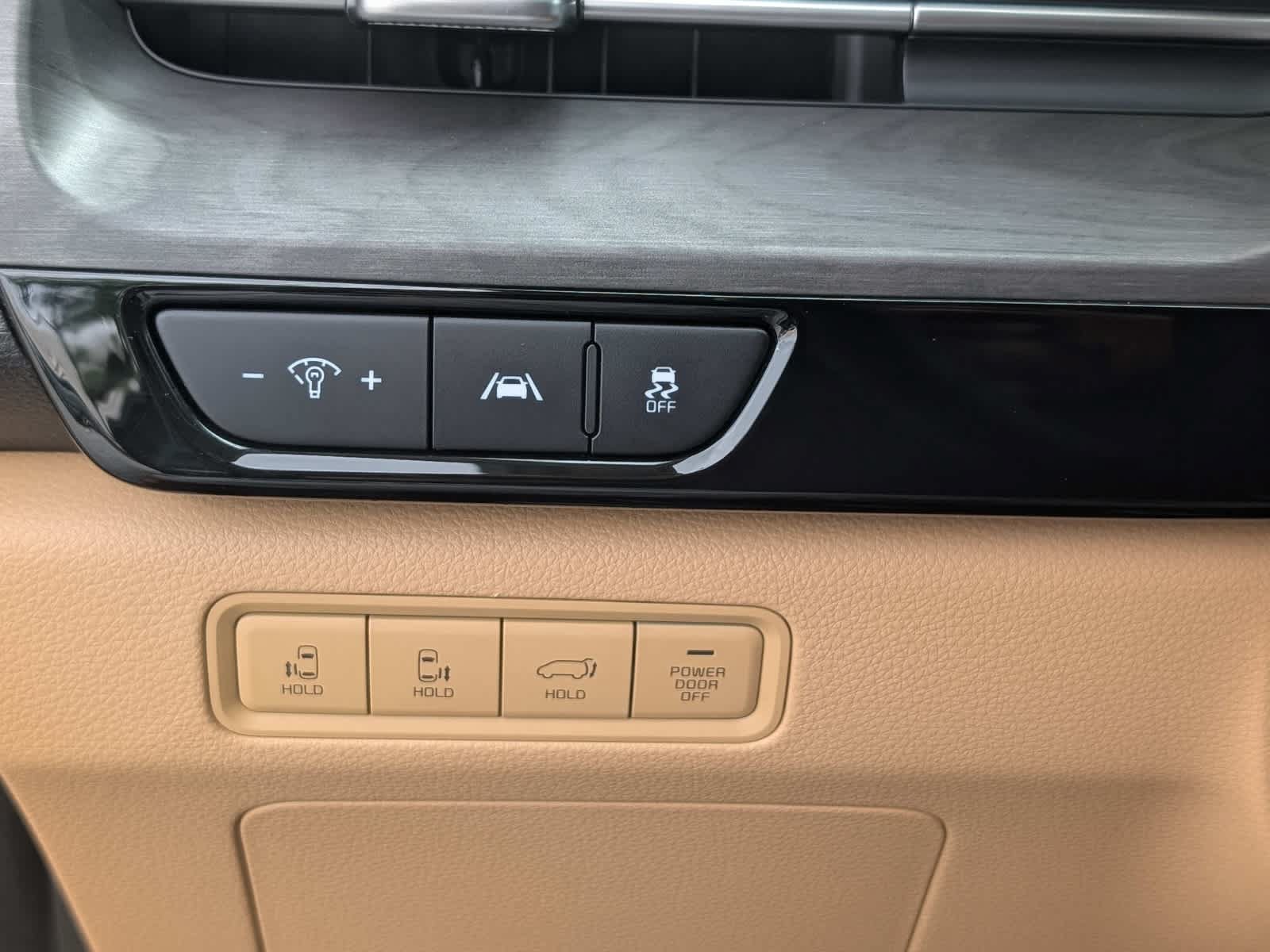 Used 2024 Kia Carnival EX FWD image 23