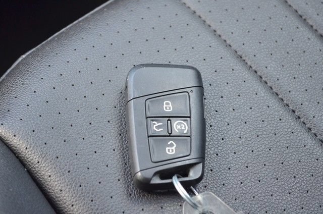 Used 2024 Volkswagen Tiguan SE AWD/4WD image 27