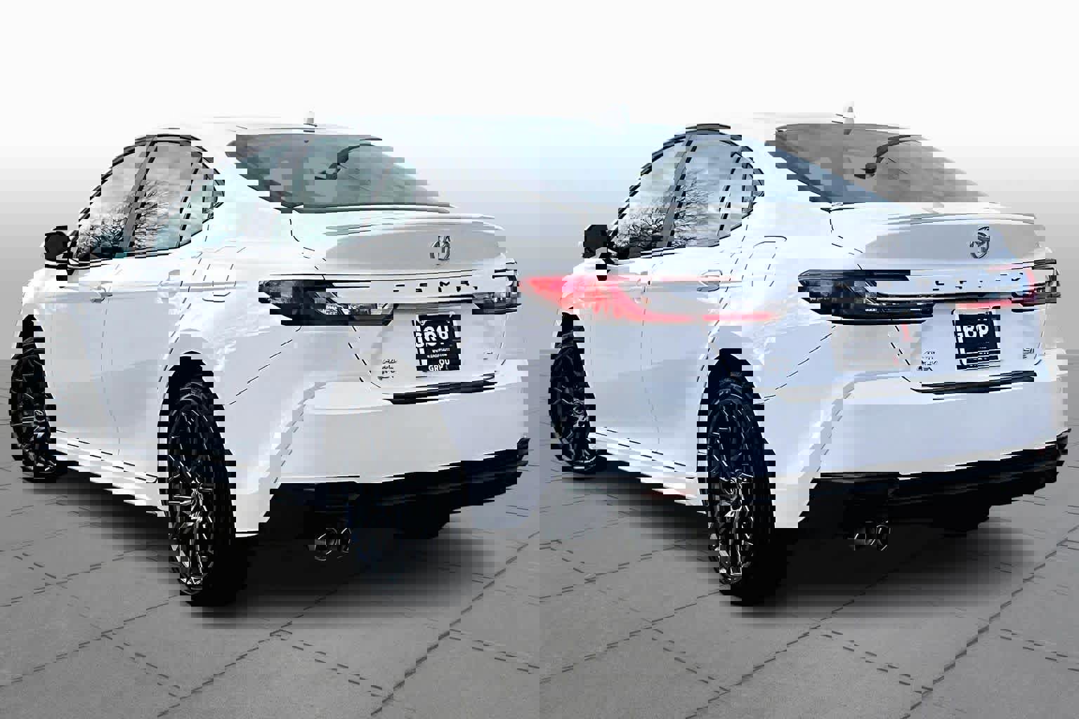 Used 2025 Toyota Camry SE image 11