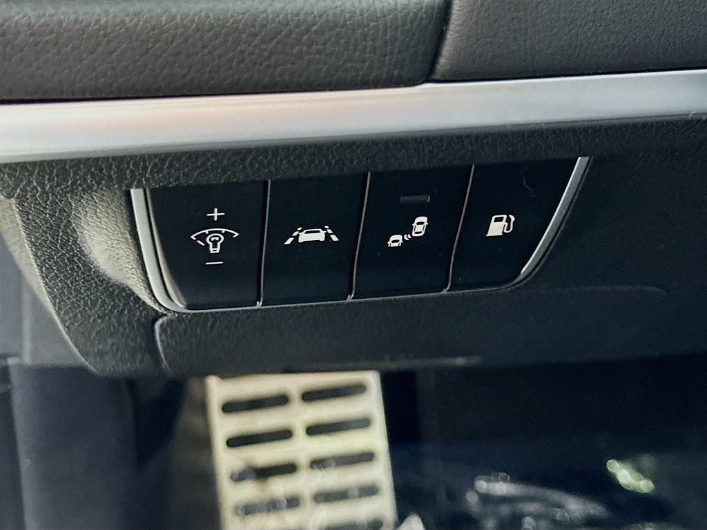 Used 2020 Kia Stinger GT1 RWD image 22