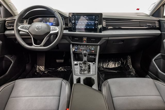 Used 2025 Volkswagen Jetta SE w/ Sunroof Package FWD image 23