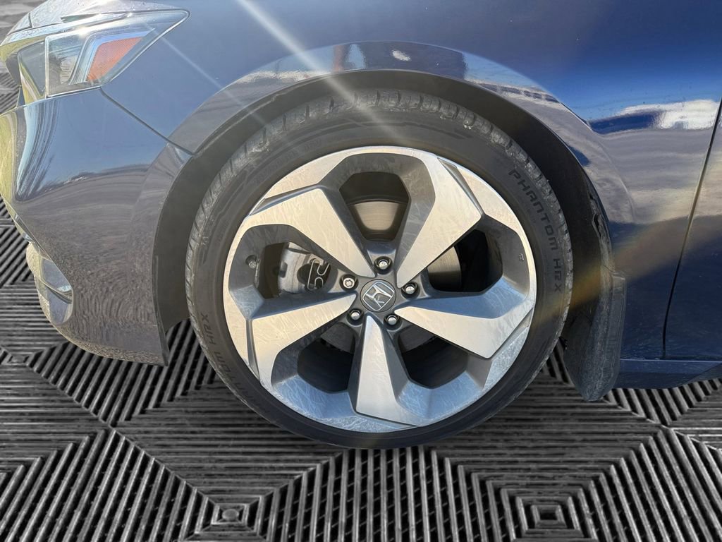 Used 2018 Honda Accord Touring image 14
