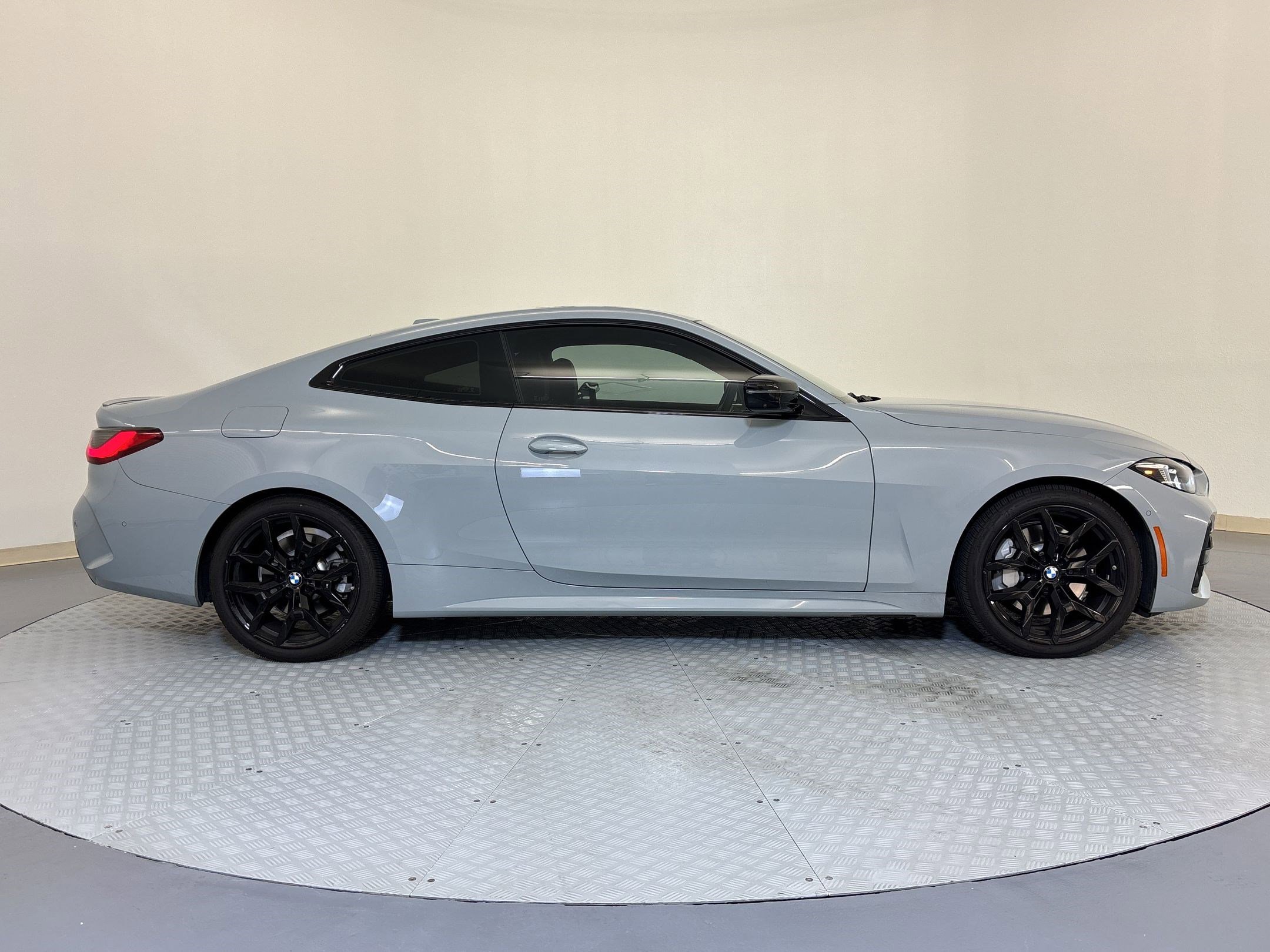 Used 2026 BMW 430i Coupe w/ M Sport Package RWD image 8