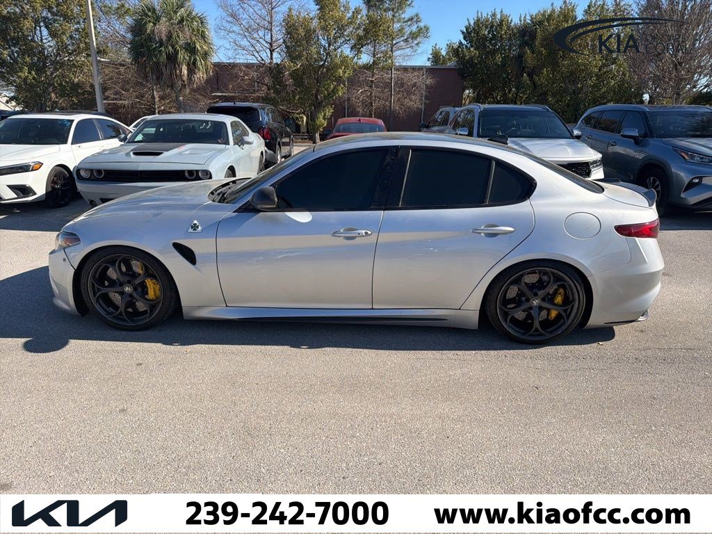 Used 2017 Alfa Romeo Giulia Quadrifoglio image 5