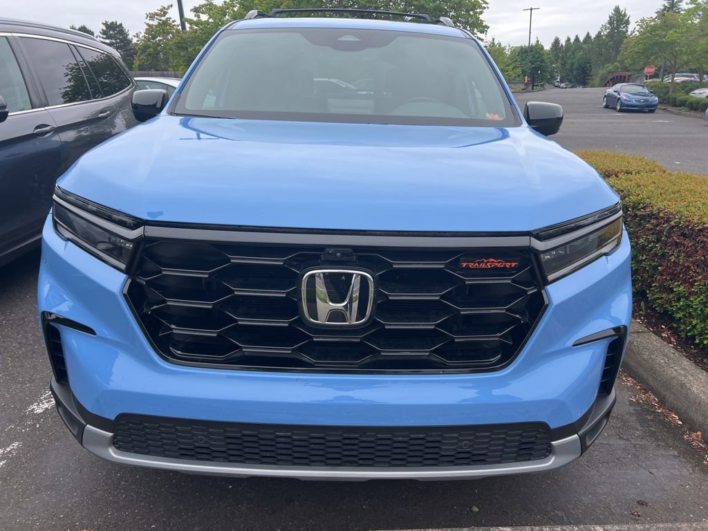 Used 2023 Honda Pilot TrailSport image 2