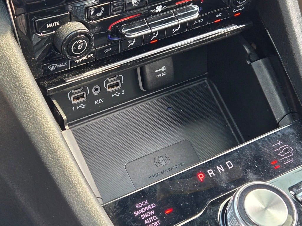 Certified 2024 Jeep Grand Cherokee Overland w/ Luxury Tech Group IV image 28