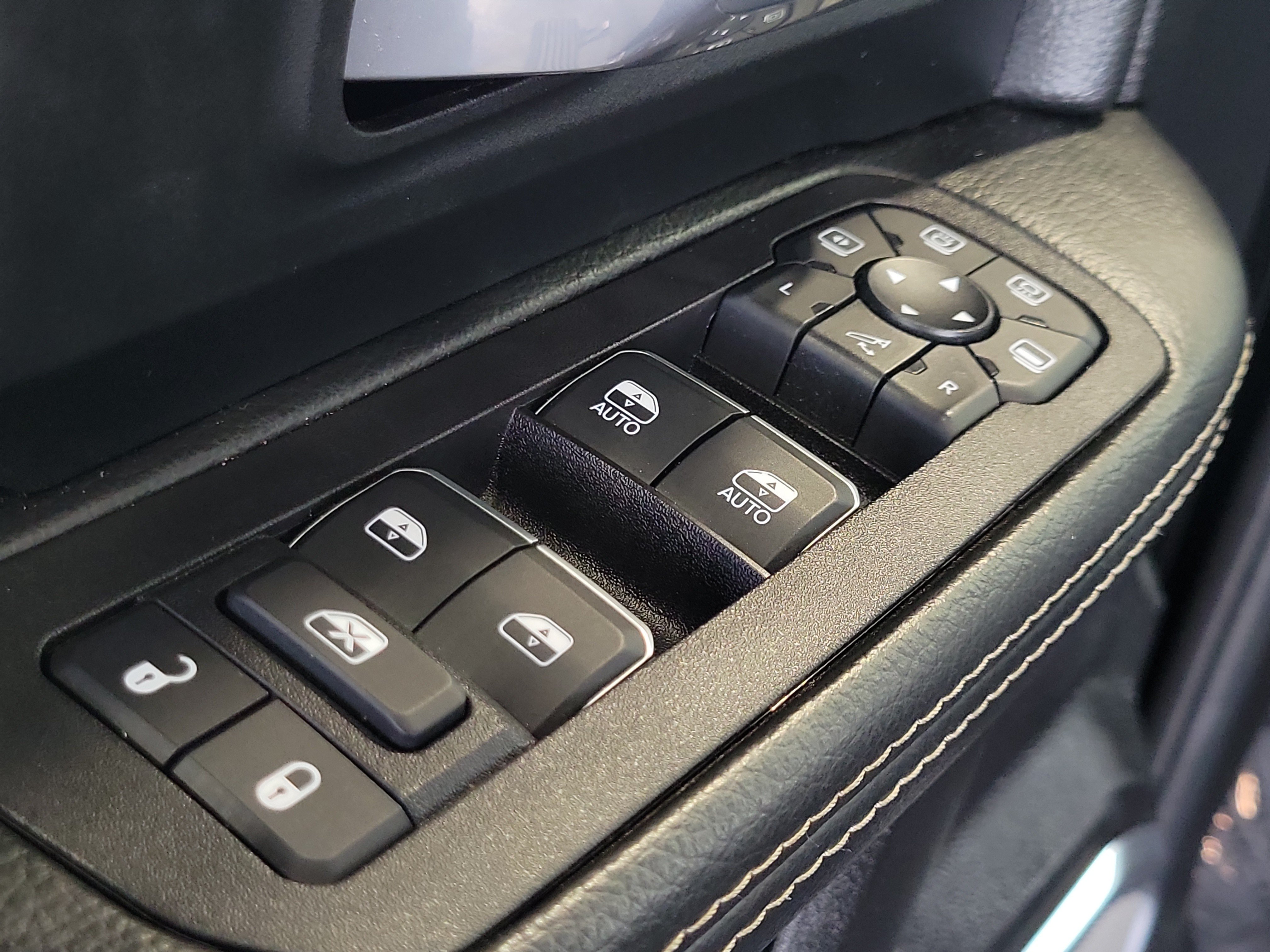 Used 2025 RAM 2500 Limited AWD/4WD image 16