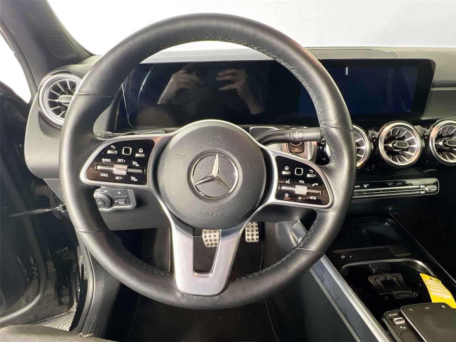Used 2022 Mercedes-Benz GLB 250 4MATIC image 11