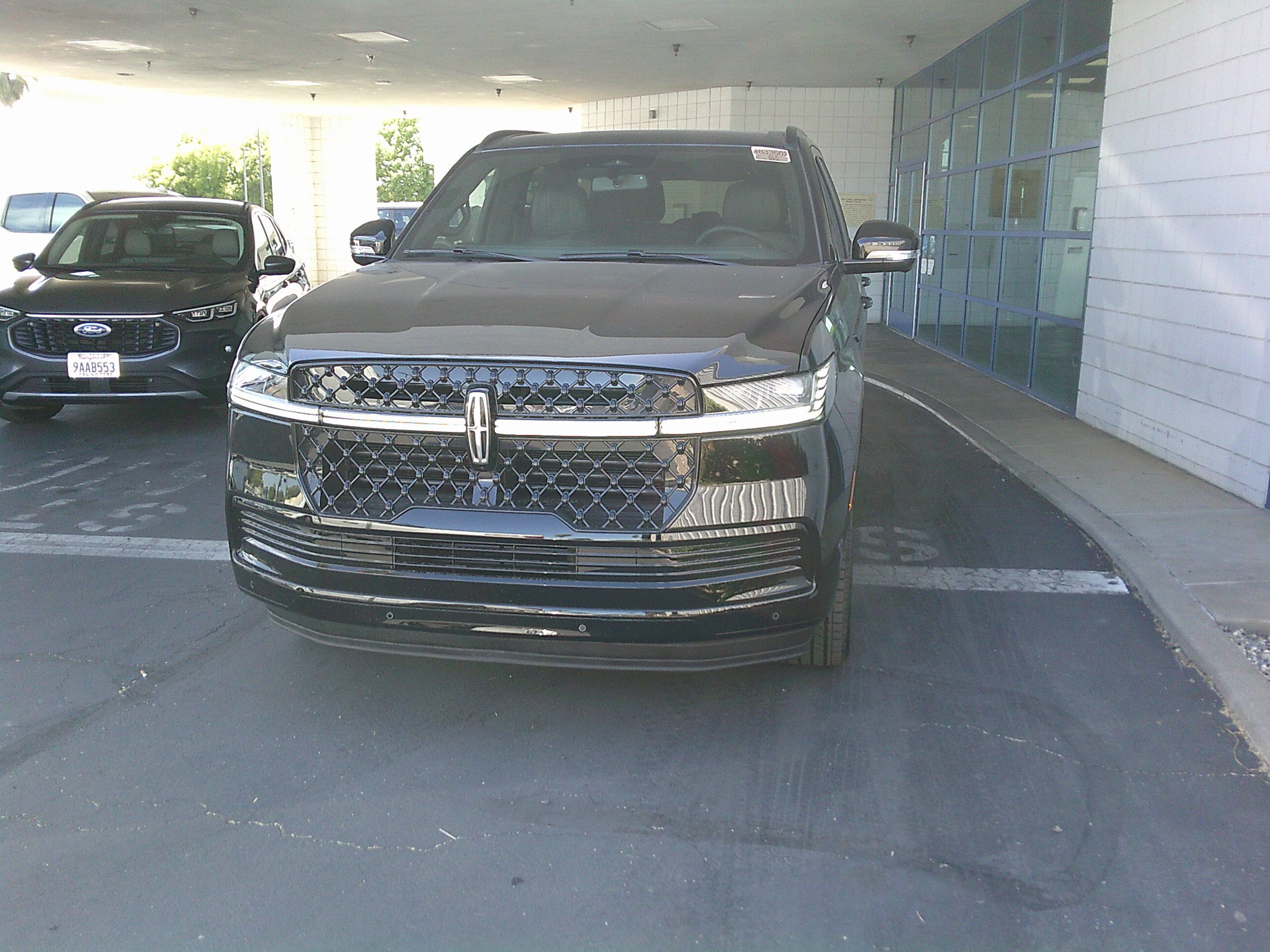 Used 2026 Lincoln Navigator Reserve w/ Jet Appearance Package AWD/4WD image 3