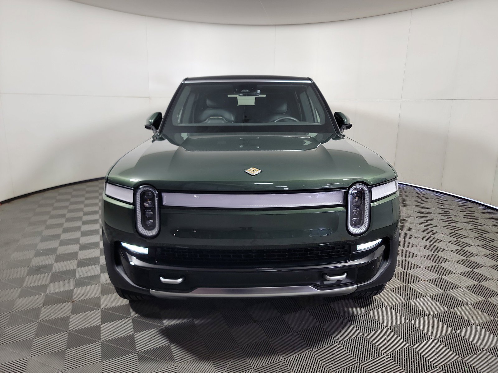 Used 2024 Rivian R1S Adventure AWD/4WD image 8