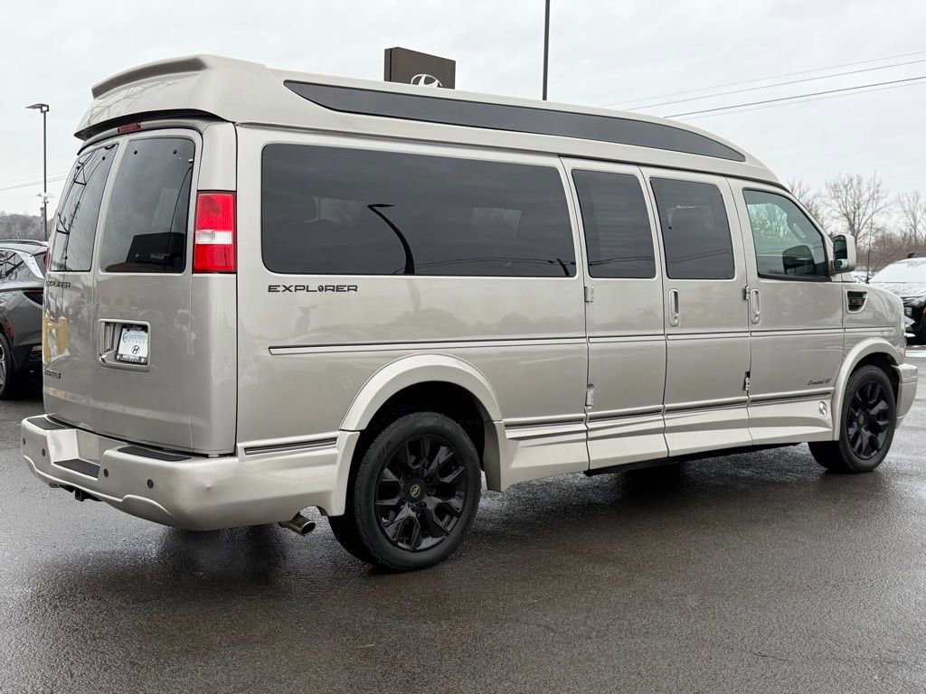 Used 2022 Chevrolet Express 2500 Extended w/ Enhanced Convenience Package RWD image 4