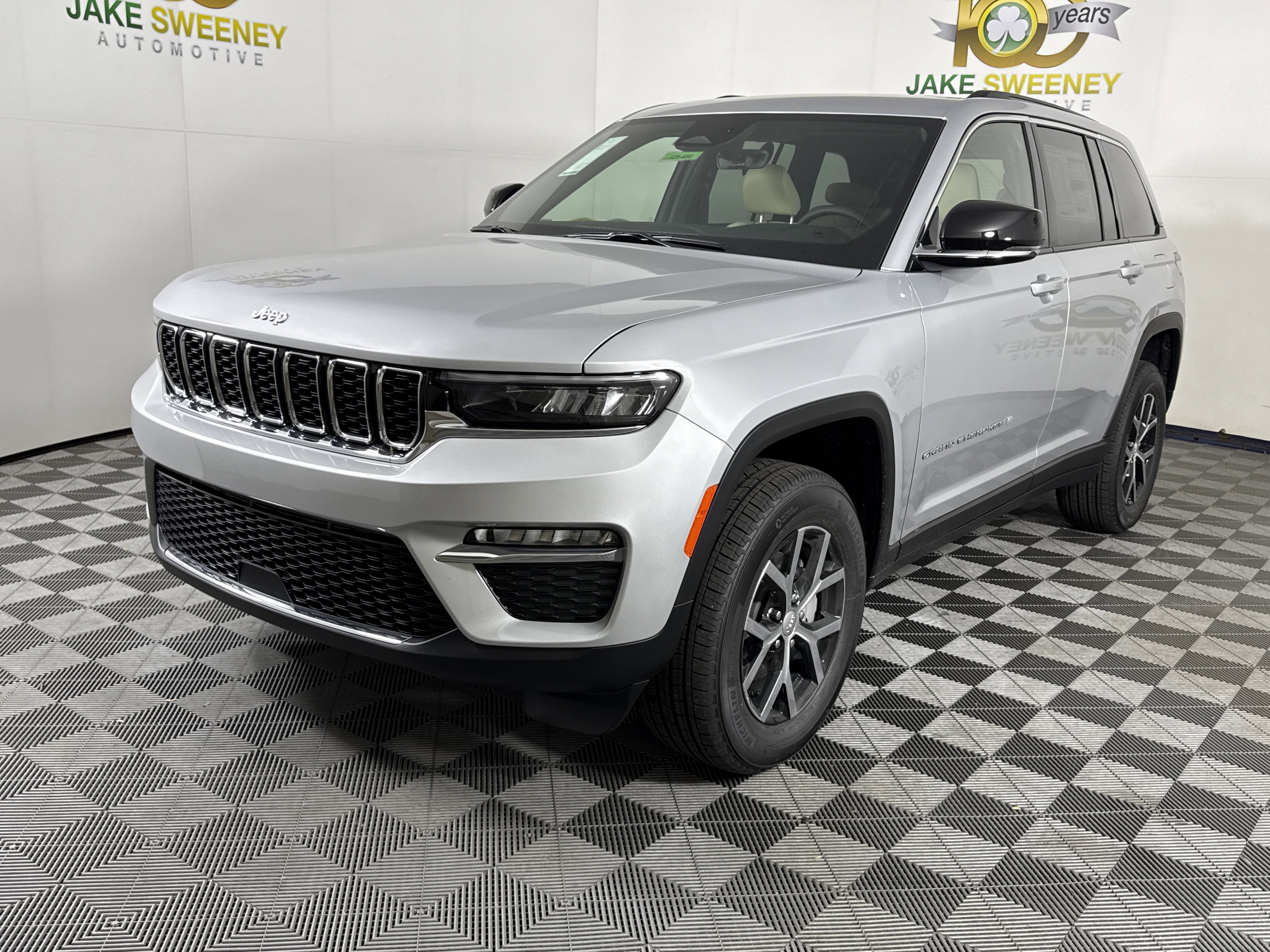 New 2025 Jeep Grand Cherokee Limited w/ Trailer Tow Package image 3