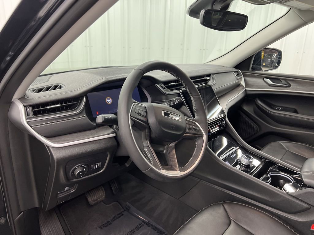 Used 2023 Jeep Grand Cherokee Limited image 18