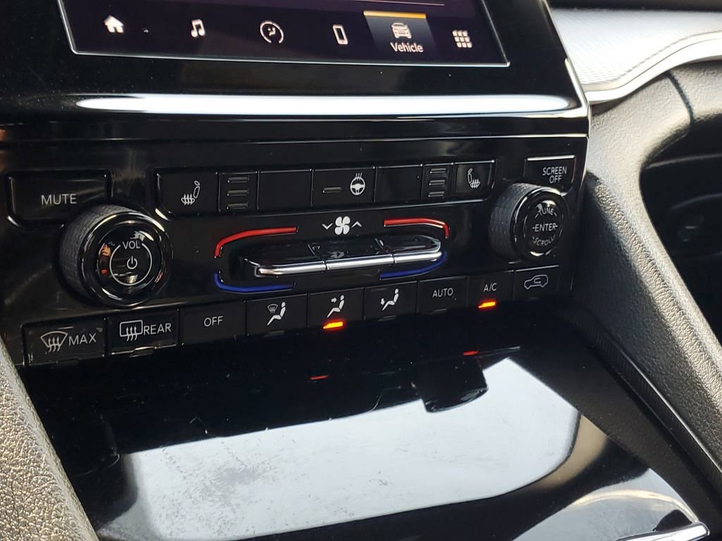 Used 2024 Jeep Grand Cherokee L Laredo AWD/4WD image 30