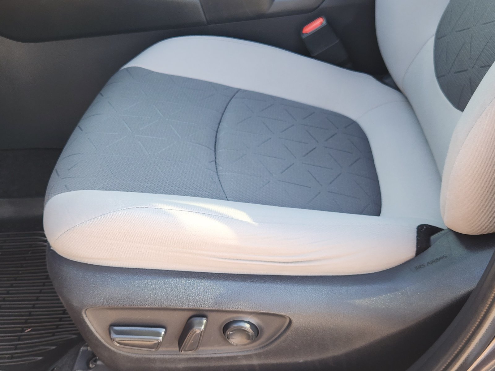 Used 2020 Toyota RAV4 XLE AWD/4WD image 27