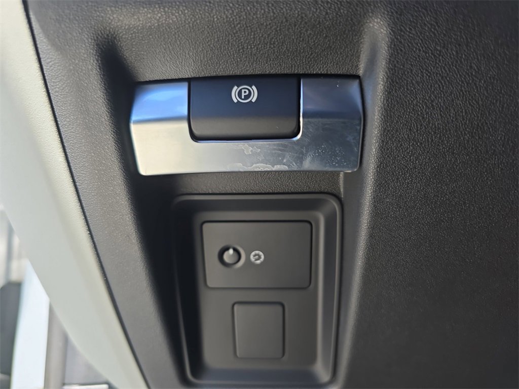 Certified 2021 Land Rover Defender 110 X-Dynamic HSE image 27