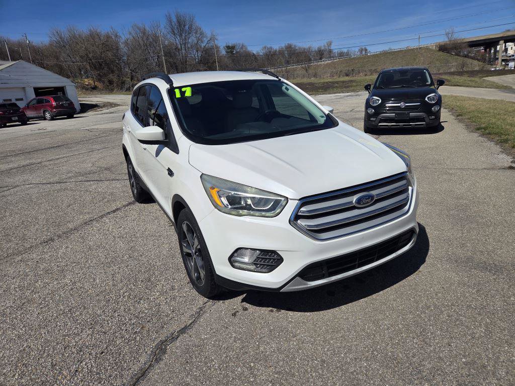 Used 2017 Ford Escape SE w/ SE Leather Comfort Package image 2