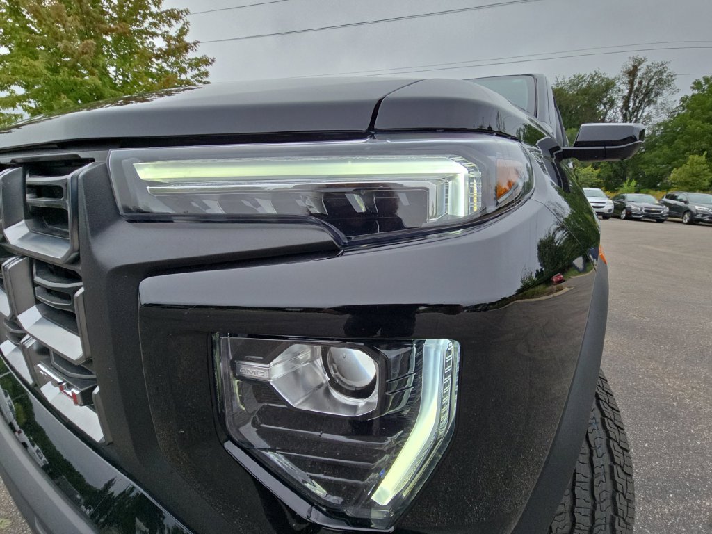 Used 2024 GMC Canyon AT4 w/ AT4 Premium Package AWD/4WD image 34
