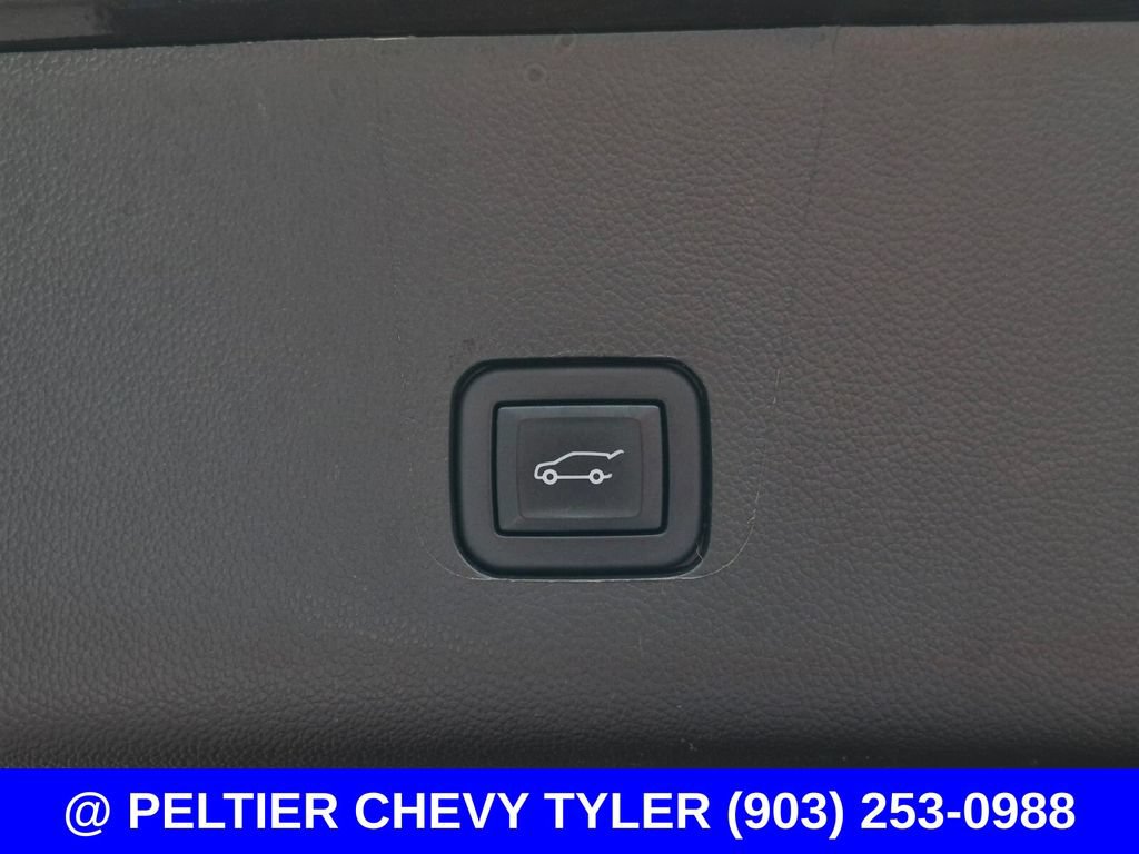 Used 2023 Chevrolet Traverse LT FWD image 9