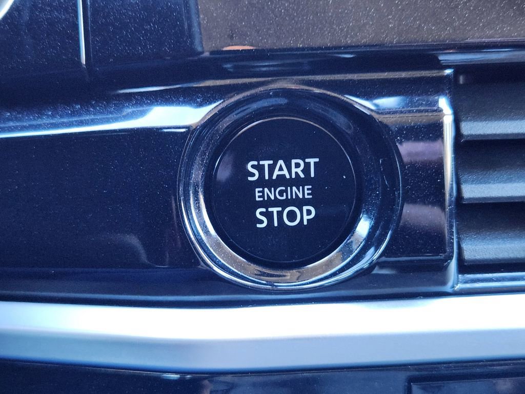 Used 2025 Nissan Pathfinder SV image 24