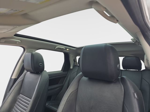 Used 2020 Land Rover Discovery Sport SE image 33