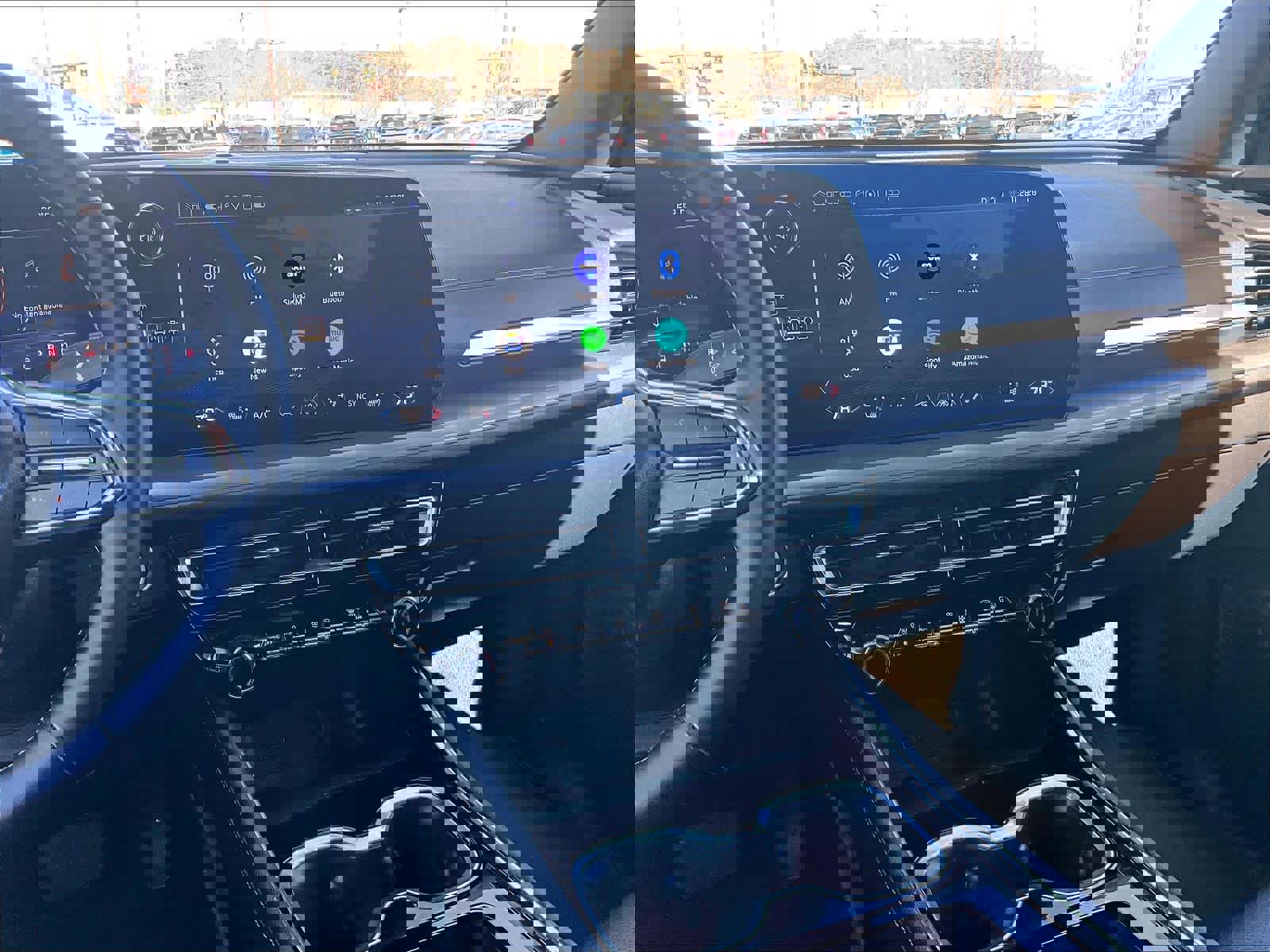 Used 2025 Chevrolet Traverse LT image 18