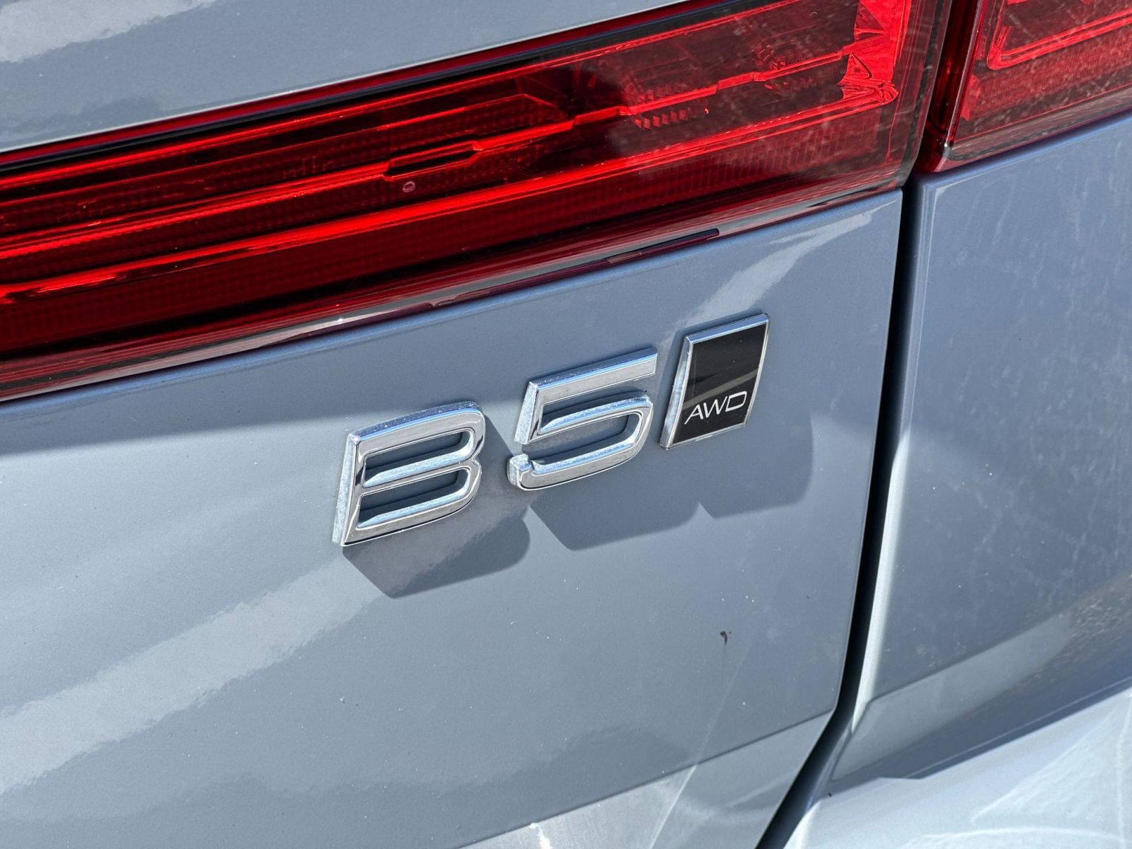 Certified 2025 Volvo XC60 B5 Plus AWD/4WD image 32