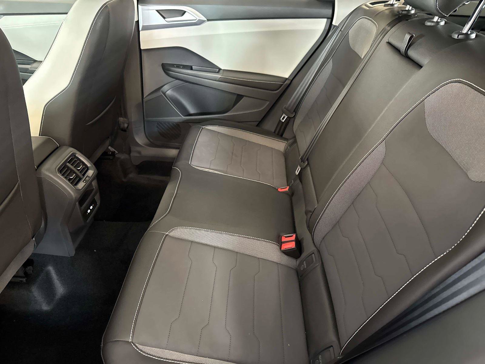 New 2026 Volkswagen Taos SE image 13