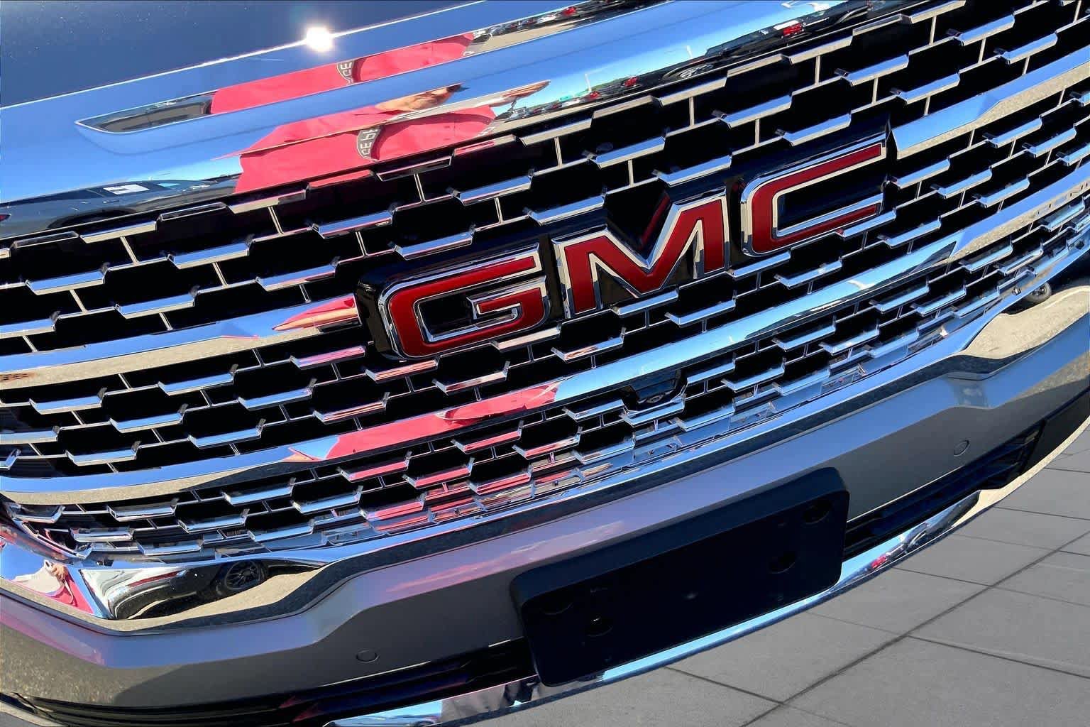 Used 2023 GMC Acadia Denali w/ Denali Ultimate Package AWD/4WD image 31
