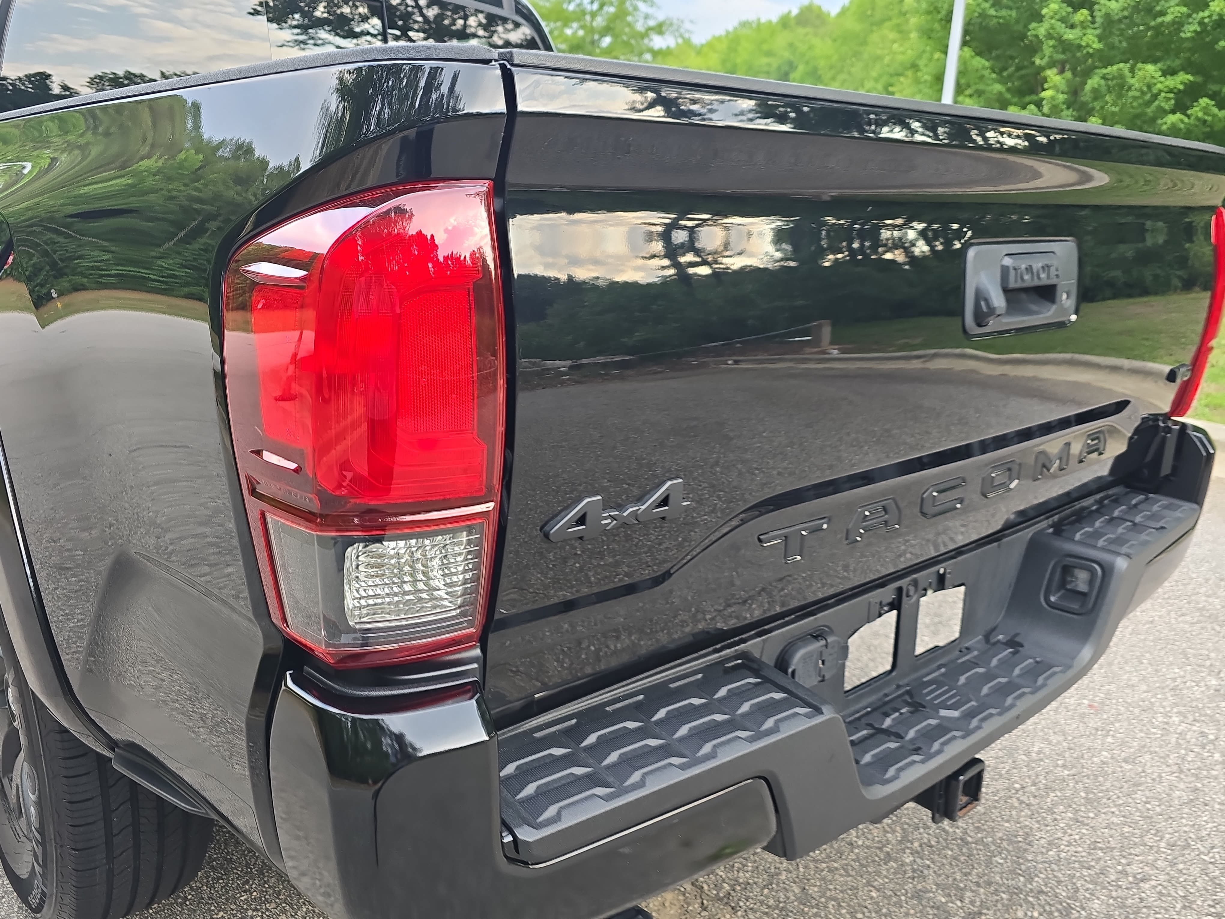 Used 2023 Toyota Tacoma SR5 w/ Technology Package AWD/4WD image 33