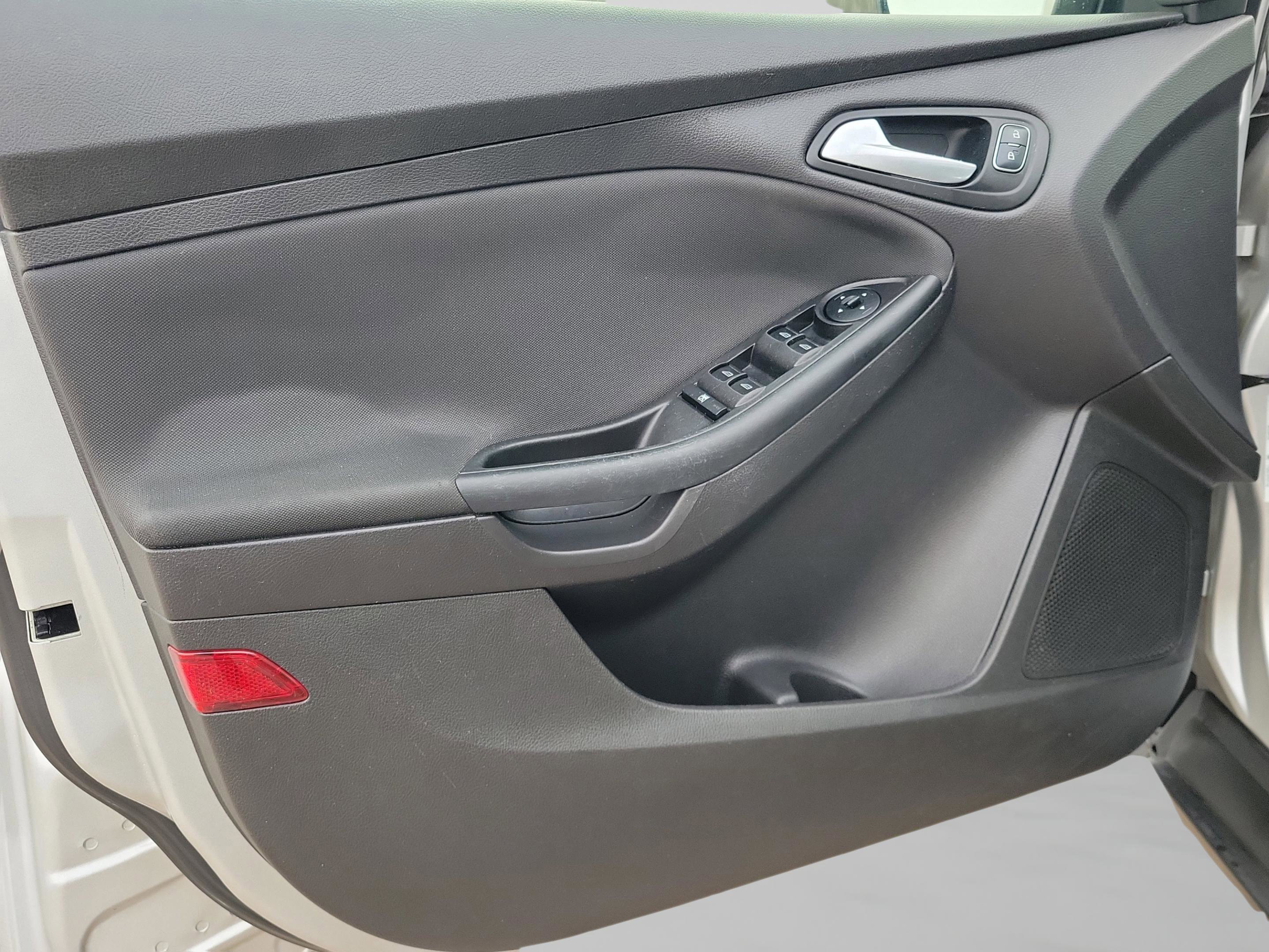 Used 2016 Ford Focus SE image 28