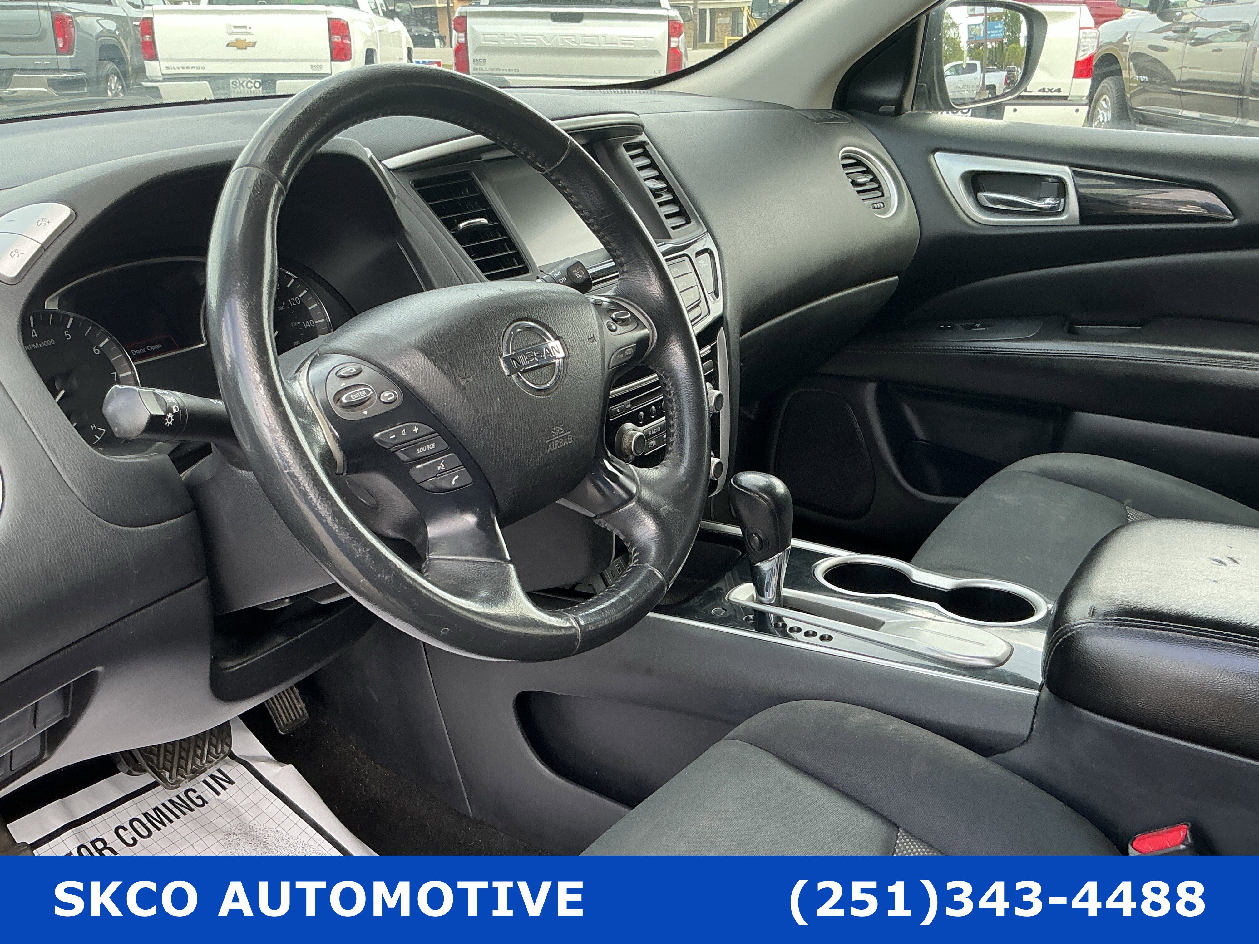 Used 2019 Nissan Pathfinder SV image 18